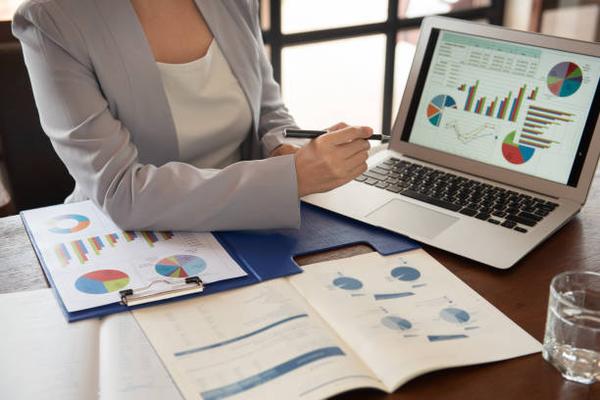Benefits of Outsourcing Payroll: Professional Management Solutions for Small Businesses