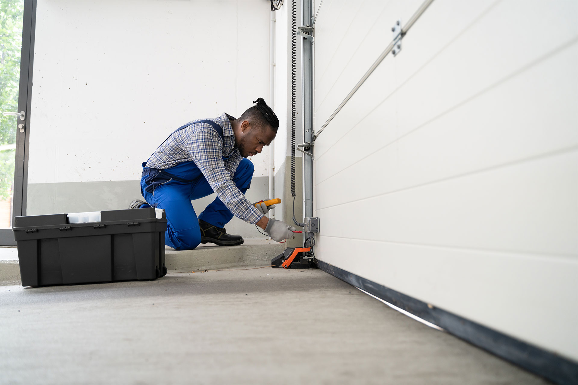 Garage Door Opener Issues: Repair or Replace?